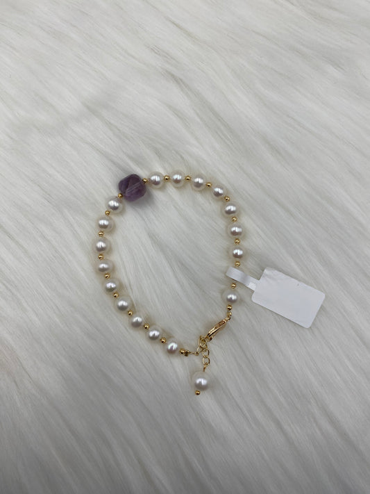 Pearl Bracelet with Amethyst Gemstone